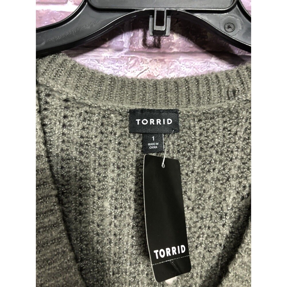 New Torrid Women’s Gray Heavy Knit Long Sleeve Sweater, Top Size 1  - Picture 4 of 10